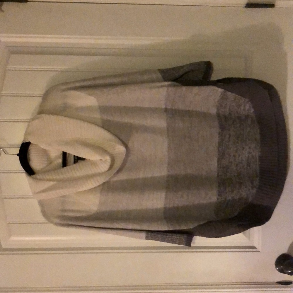 Cowl neck 3/4 sleeve with curved split side hem.